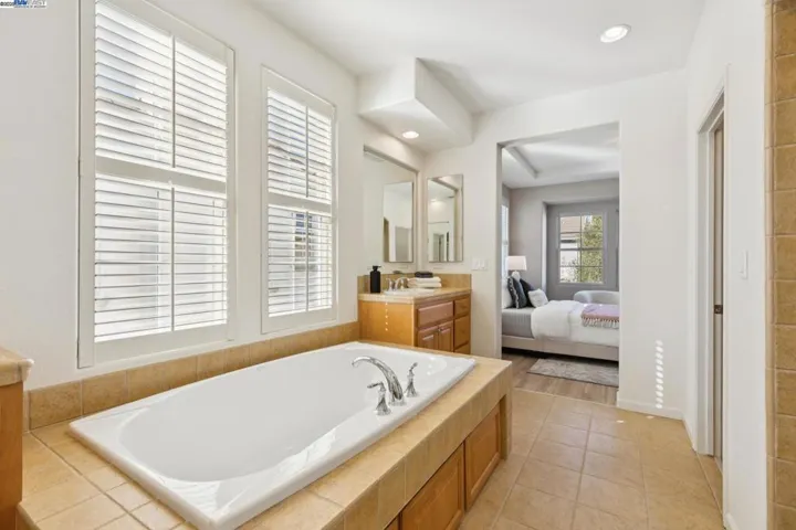 5 Cornelius Sq, Alameda, California 94501