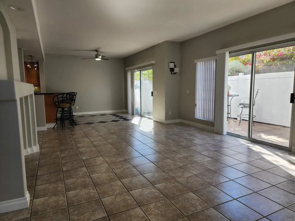 8597 Via Mallorca F, La Jolla, California 92037 home-pic-31