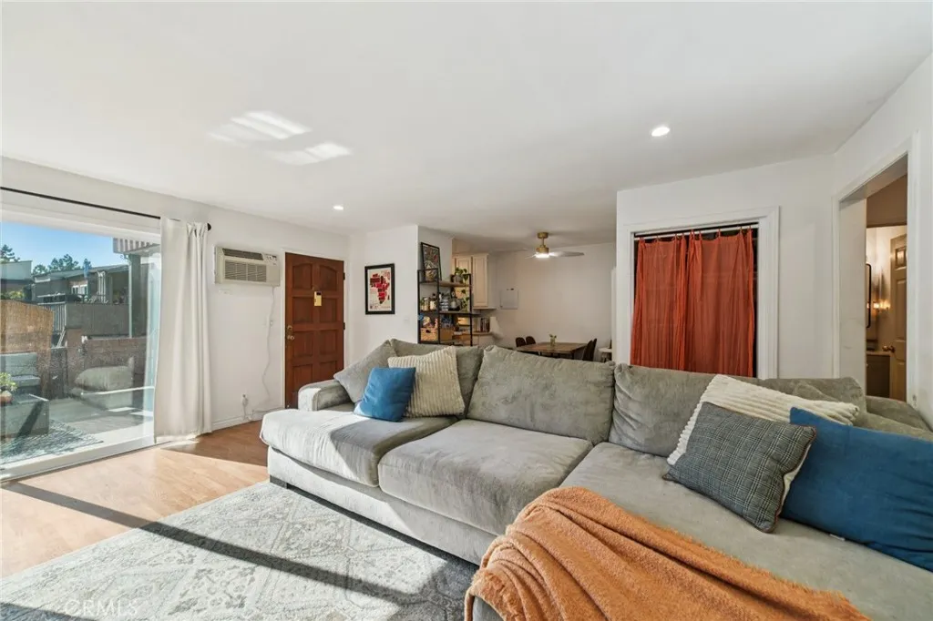 1001 W Stevens 318, Santa Ana, California 92707 home-pic-3