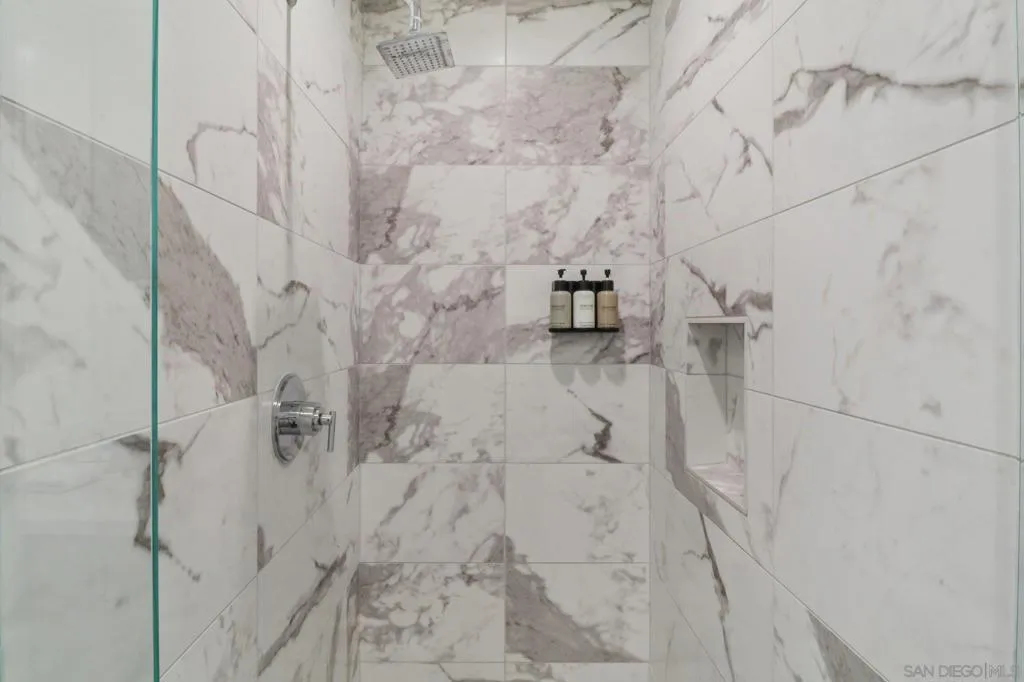 2355 Front St, San Diego, California 92101 home-pic-22