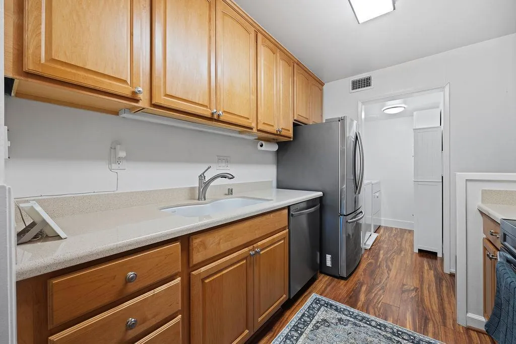 3350 La Mesa Drive 10, San Carlos, California 94070 home-pic-13