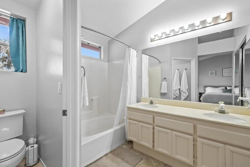 11378 Via Rancho San Diego C, El Cajon, California 92019 home-pic-16