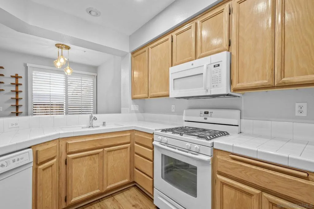 11378 Via Rancho San Diego C, El Cajon, California 92019 home-pic-6