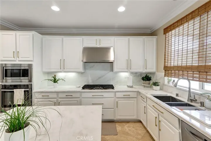 42587 Sherry, Murrieta, California 92562