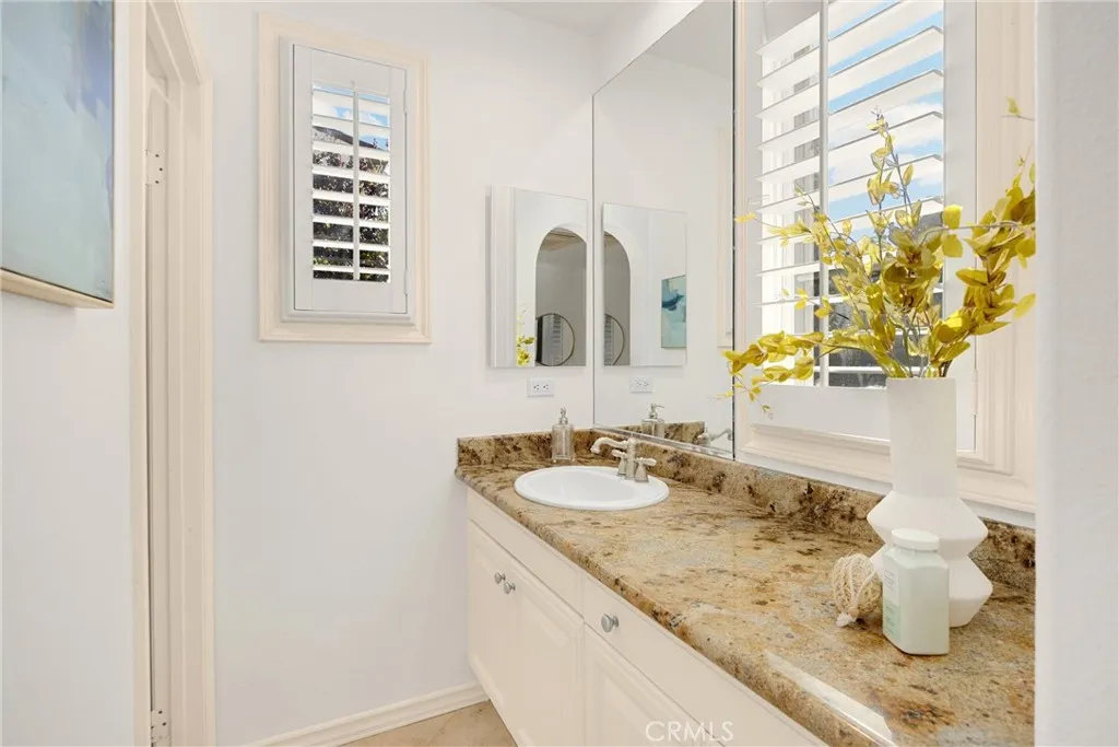 34 Tall Hedge, Irvine, California 92603 home-pic-12