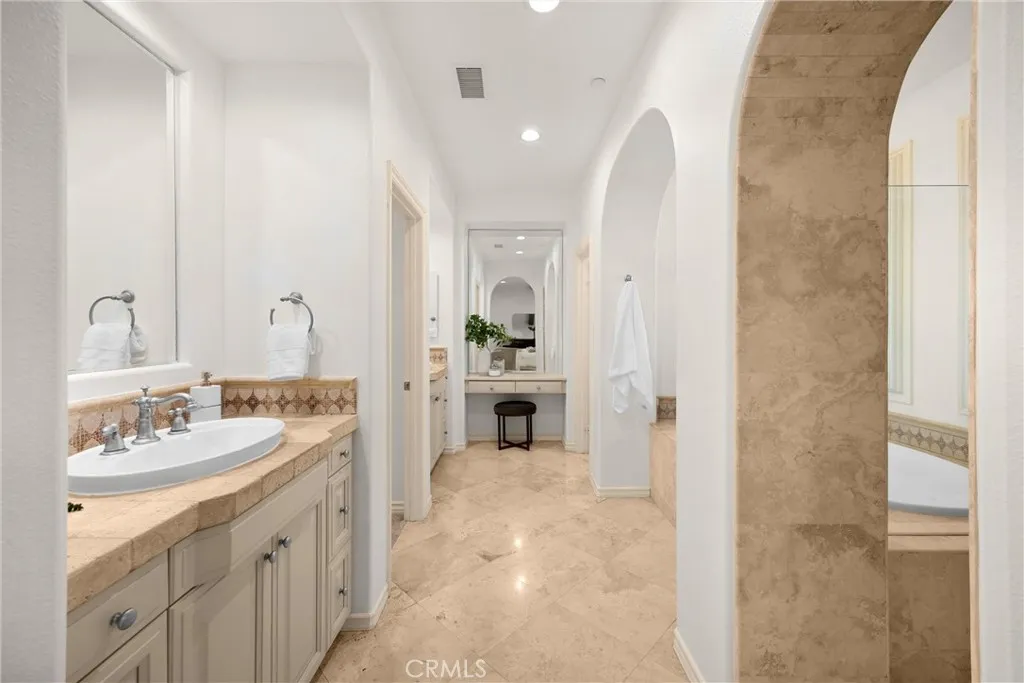 34 Tall Hedge, Irvine, California 92603 home-pic-57