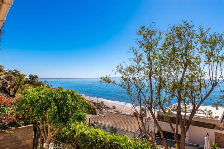 17632 Revello, Pacific Palisades, California 90272