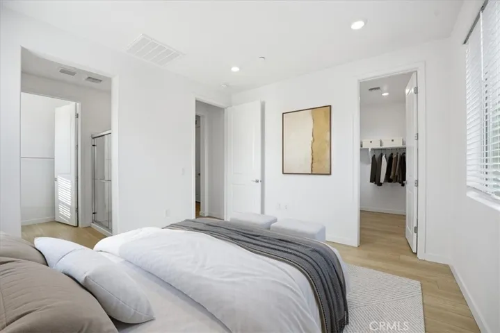 PHOTOS ARE OF MODEL MATCH