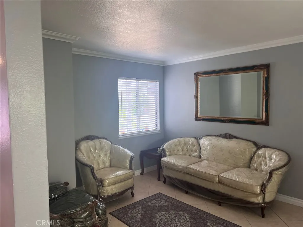 3370 Hollowood Court, Riverside, California 92503 home-pic-6