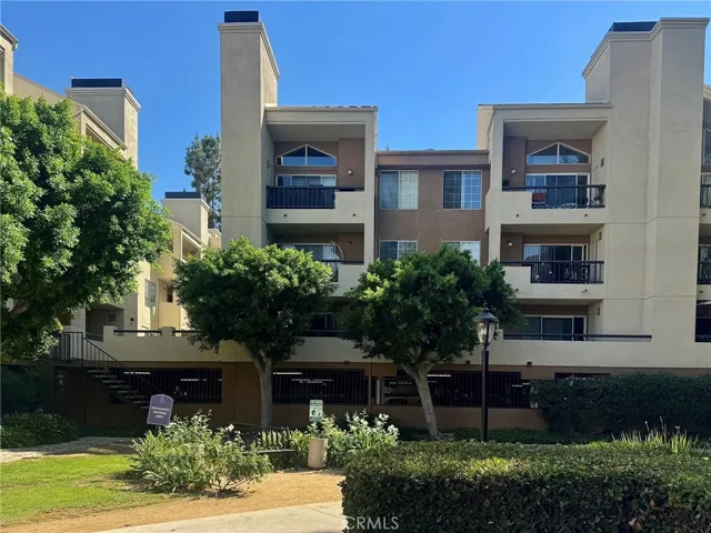 5550 Owensmouth Ave 217, Woodland Hills, California 91367