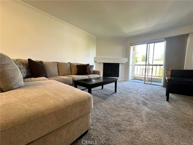 5550 Owensmouth Ave 217, Woodland Hills, California 91367