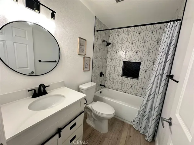 5550 Owensmouth Ave 217, Woodland Hills, California 91367
