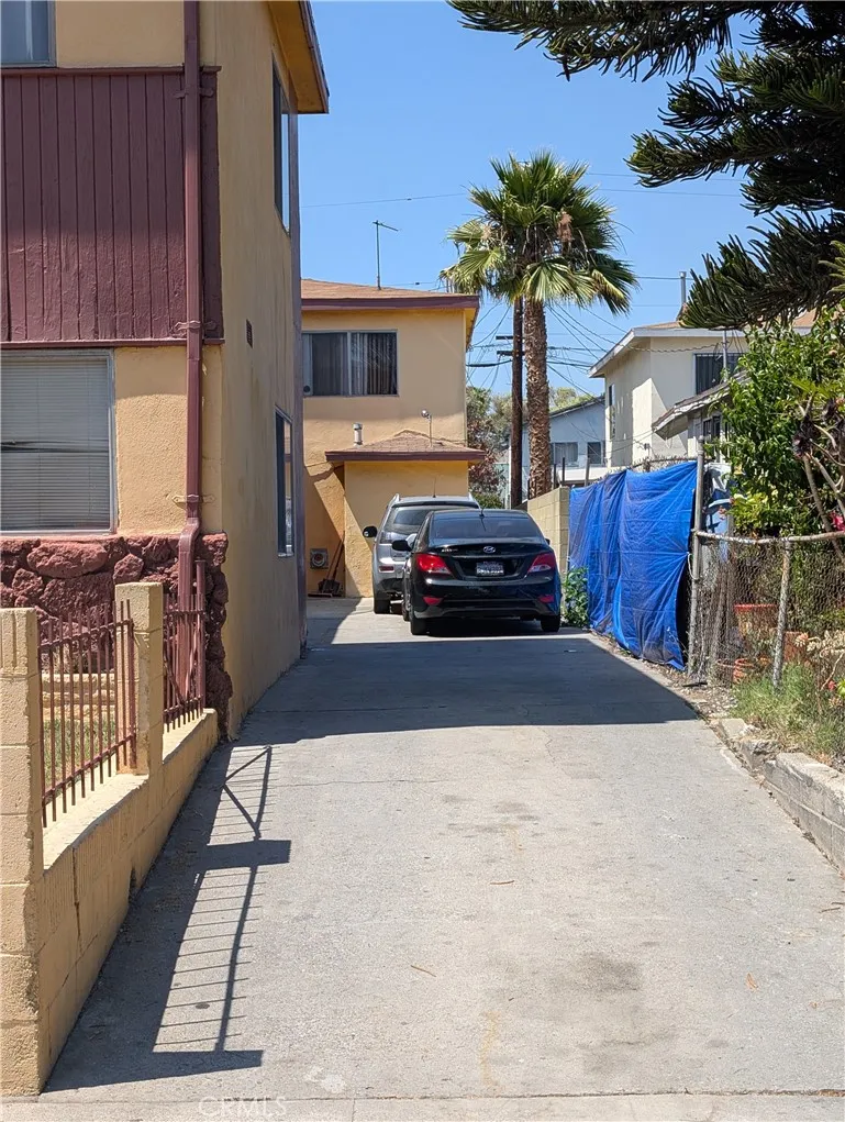 203 W 77th St Street W, Los Angeles, California 90003 home-pic-2