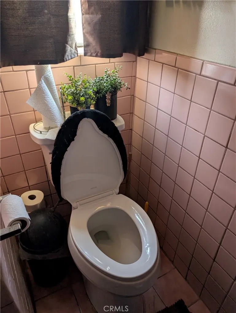 203 W 77th St Street W, Los Angeles, California 90003 home-pic-36