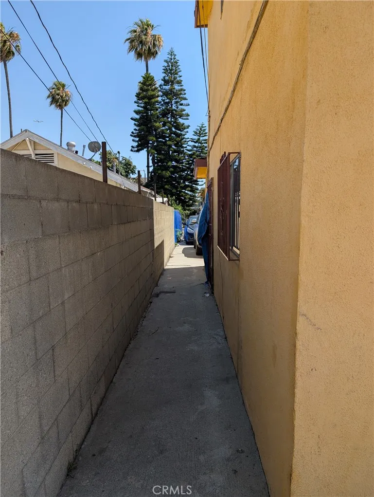 203 W 77th St Street W, Los Angeles, California 90003 home-pic-6