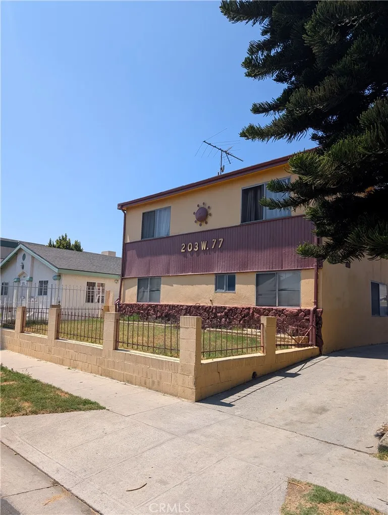 203 W 77th St Street W, Los Angeles, California 90003 home-pic-17