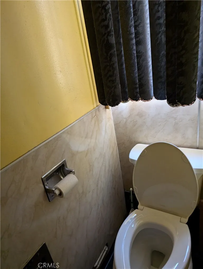 203 W 77th St Street W, Los Angeles, California 90003 home-pic-22