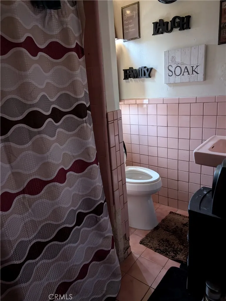 203 W 77th St Street W, Los Angeles, California 90003 home-pic-33