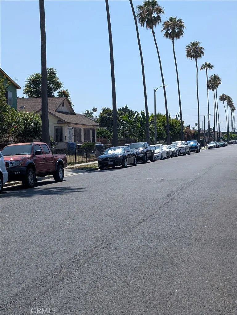 203 W 77th St Street W, Los Angeles, California 90003 home-pic-18