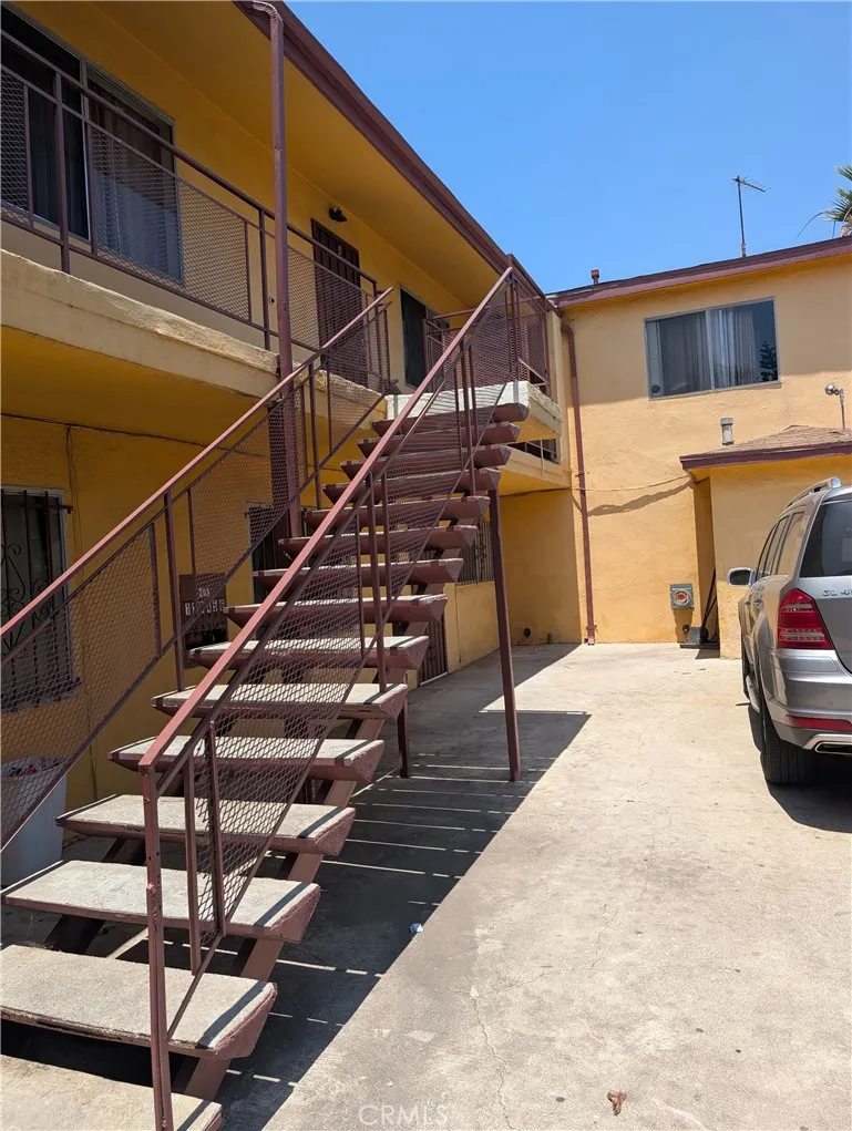 203 W 77th St Street W, Los Angeles, California 90003 home-pic-40