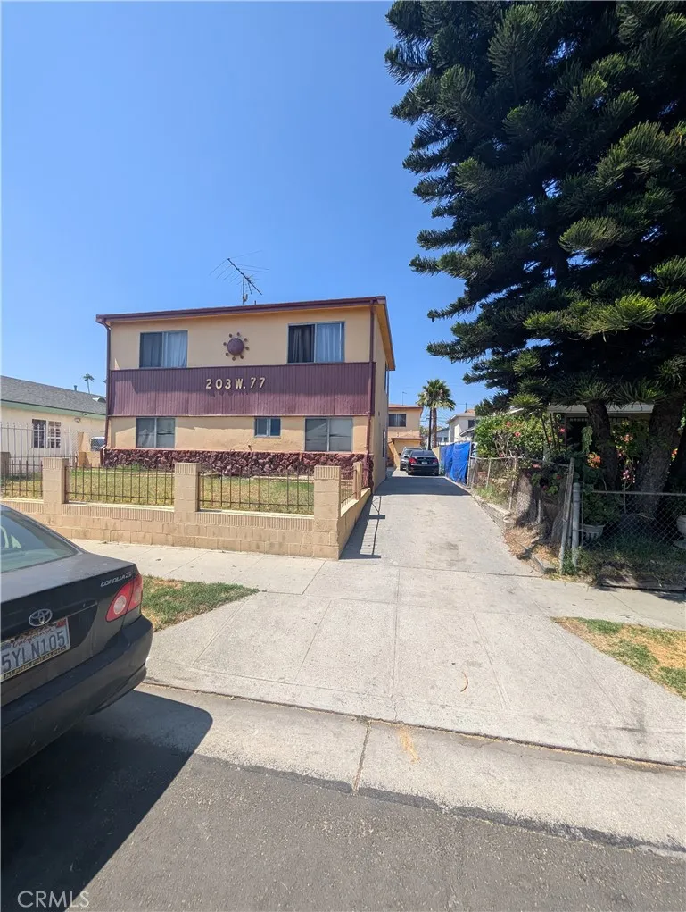 203 W 77th St Street W, Los Angeles, California 90003 home-pic-1