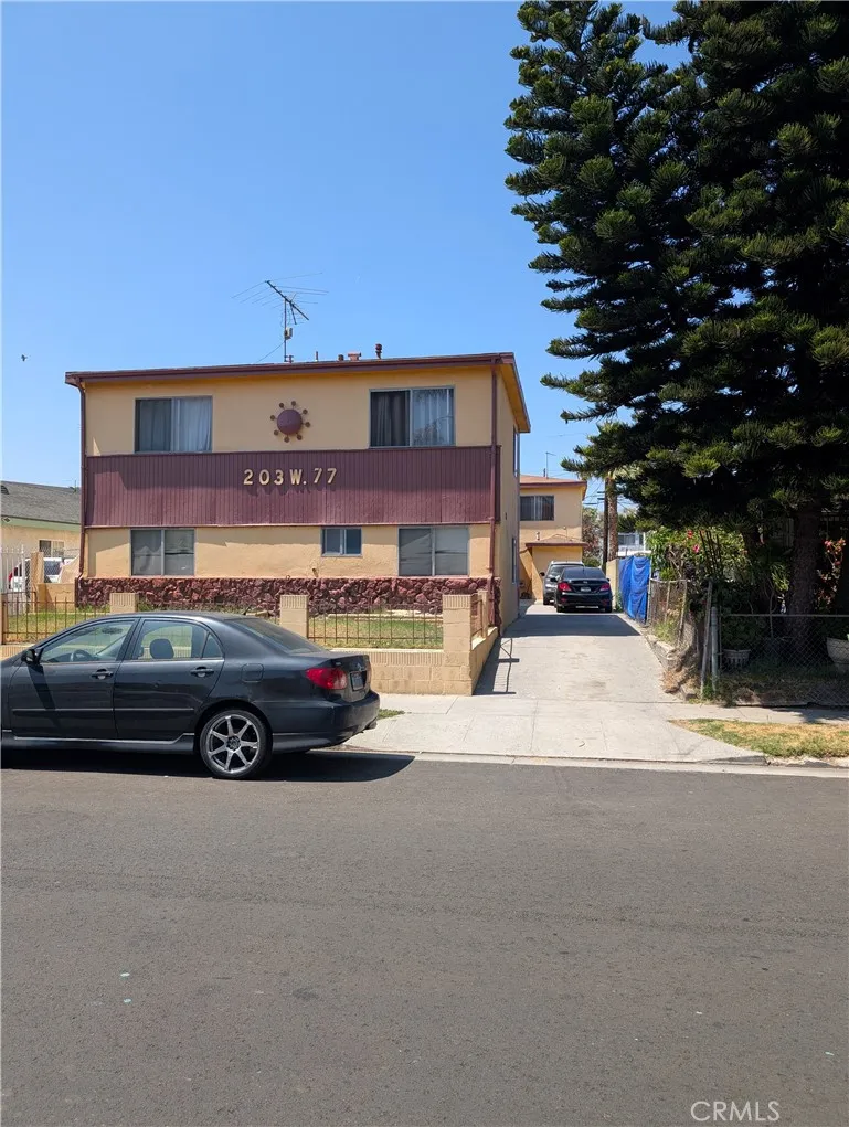 203 W 77th St Street W, Los Angeles, California 90003 home-pic-19