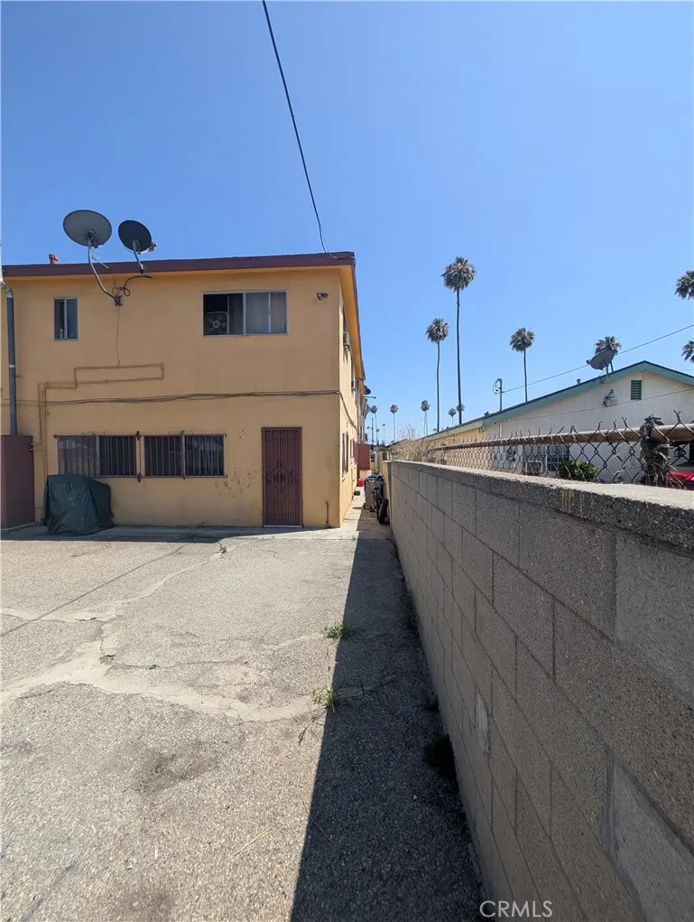 203 W 77th St Street W, Los Angeles, California 90003 home-pic-8