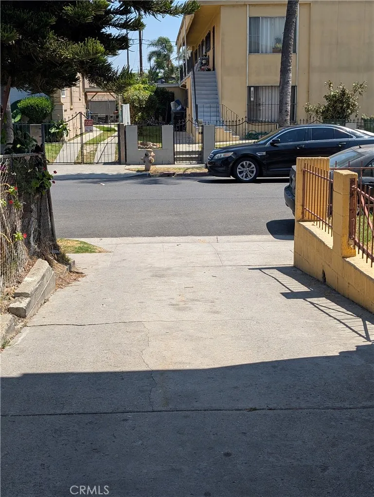 203 W 77th St Street W, Los Angeles, California 90003 home-pic-4