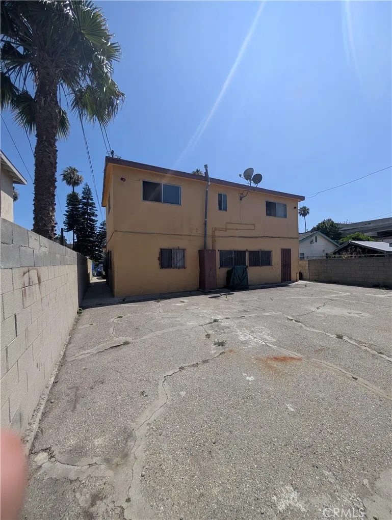 203 W 77th St Street W, Los Angeles, California 90003 home-pic-10