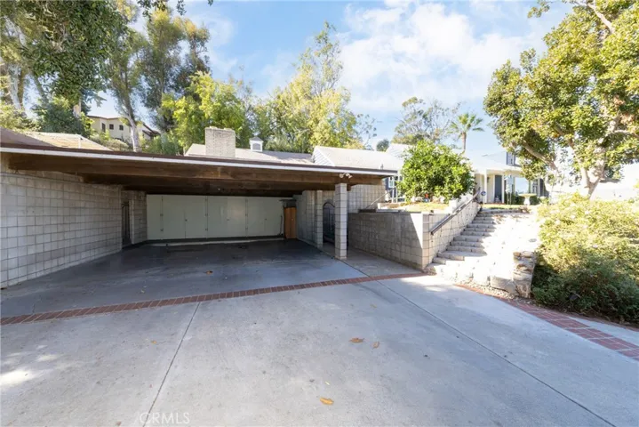 Carport
