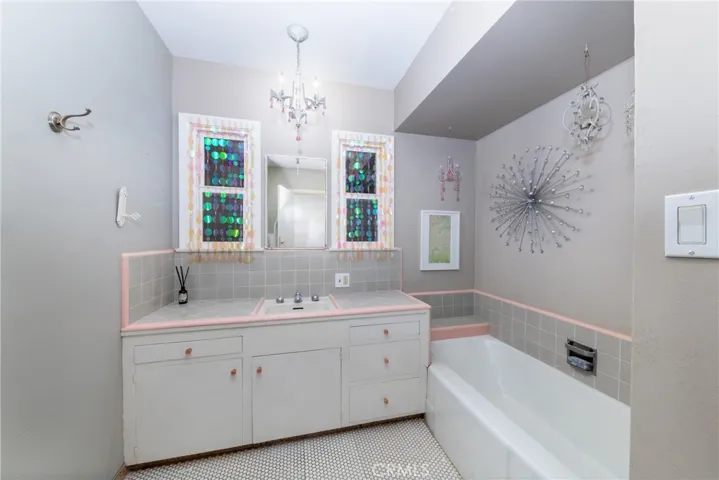 5245 King, Riverside, California 92506