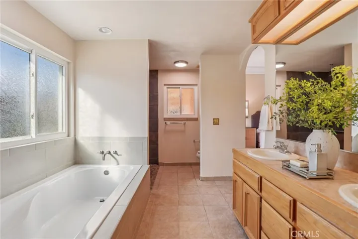 526 Grenache Avenue, Madera, California 93637