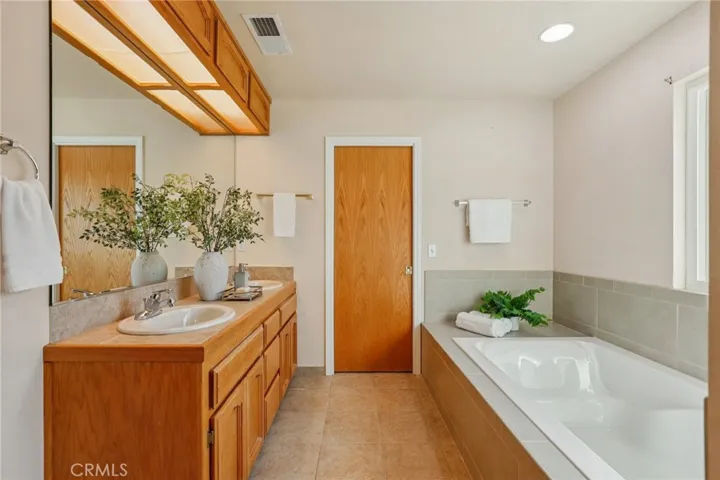 526 Grenache Avenue, Madera, California 93637