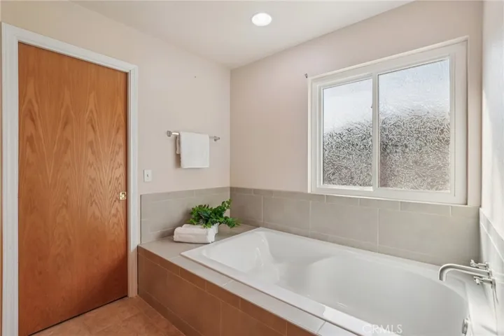 526 Grenache Avenue, Madera, California 93637