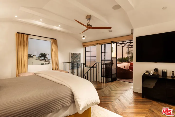 972 Palisades Beach Road, Santa Monica, California 90403