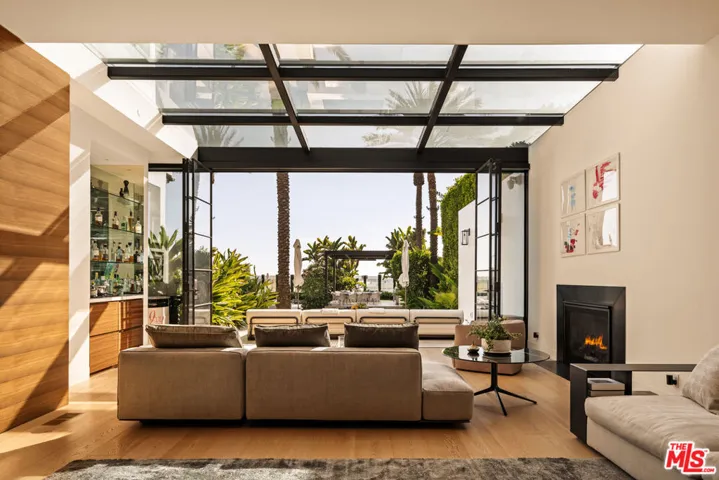 972 Palisades Beach Road, Santa Monica, California 90403