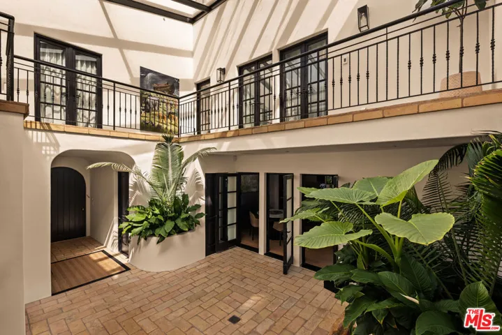 972 Palisades Beach Road, Santa Monica, California 90403