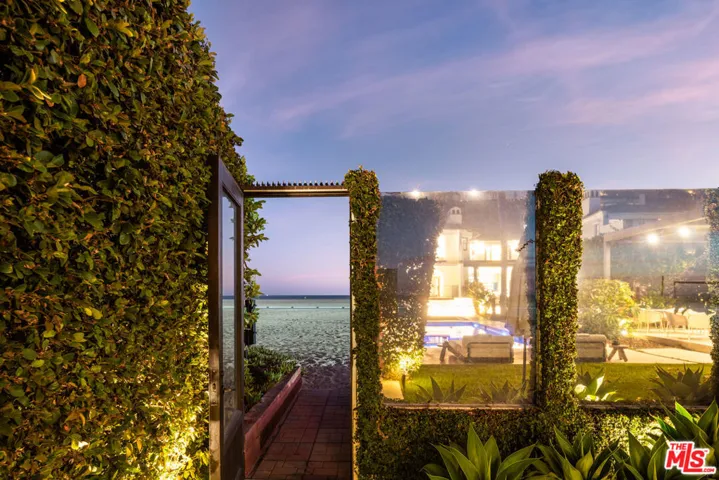 972 Palisades Beach Road, Santa Monica, California 90403