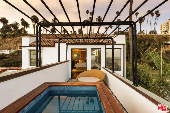 972 Palisades Beach Road, Santa Monica, California 90403