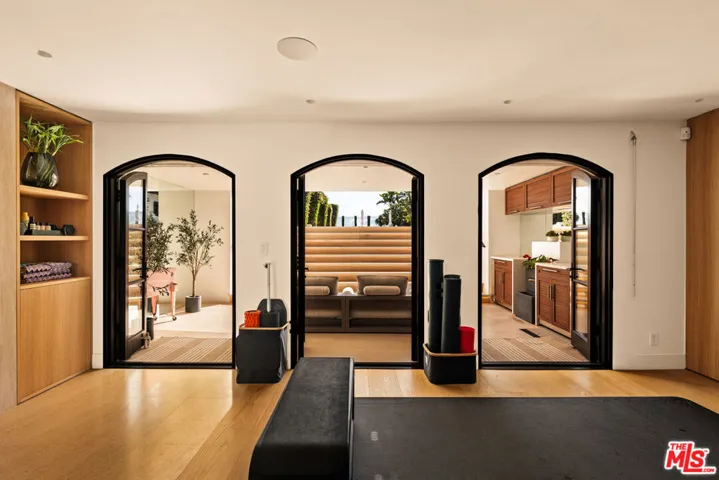 972 Palisades Beach Road, Santa Monica, California 90403