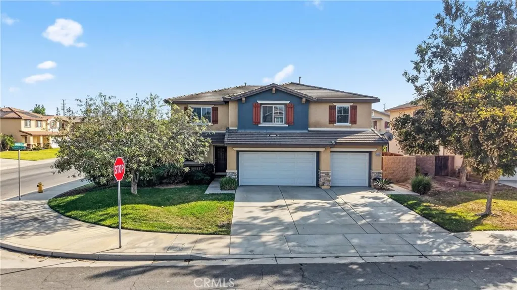 Beautiful home on a corner lot at the start of a cul-de-sac