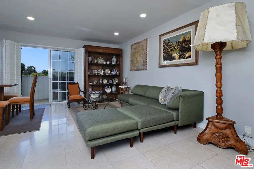 4140 Warner Boulevard 302, Burbank, California 91505 home-pic-4