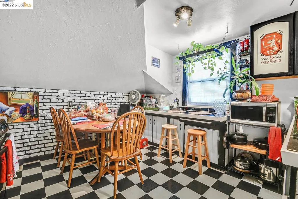 2550 Pleasant St, Oakland, California 94602 home-pic-20