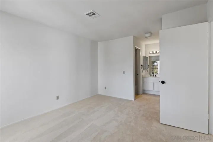 13330 Caminito Ciera 22, San Diego, California 92129