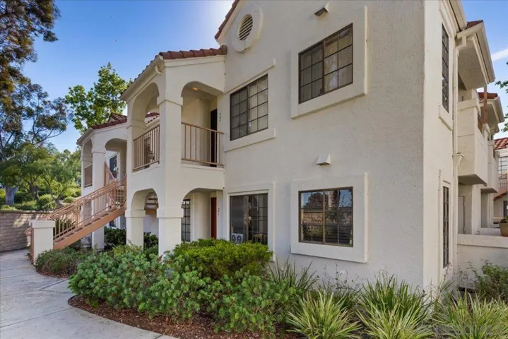 13330 Caminito Ciera 22, San Diego, California 92129