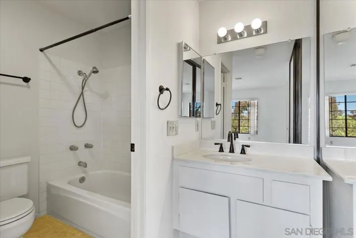 13330 Caminito Ciera 22, San Diego, California 92129