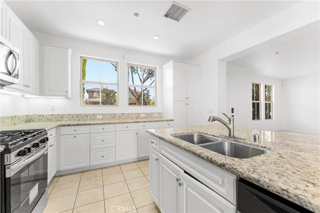 2123 Atlantic, Long Beach, California 90806 home-pic-12