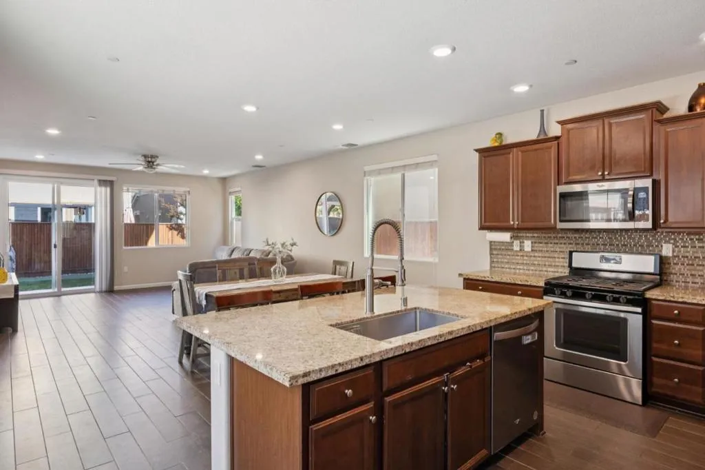 2521 Apricot Way, Gilroy, California 95020 home-pic-11