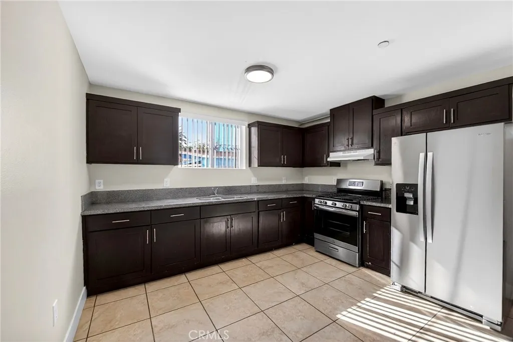 8711 Mckinley Place, Los Angeles, California 90002 home-pic-6