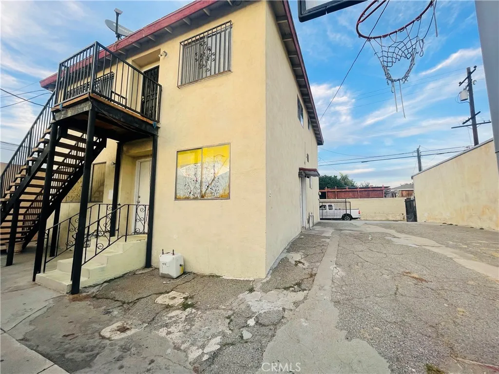 5609 E Beverly Boulevard, East Los Angeles, California 90022 home-pic-2